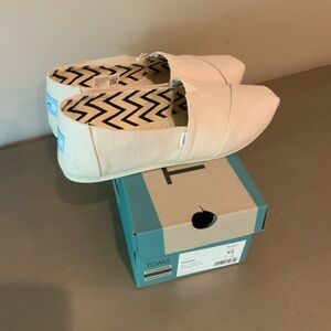 TOM Brand New Alpargata Slip ons